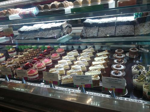 河谷巧克力加工厂不仅仅生产巧克力,还生产各类冰淇淋和巧克力糕点
